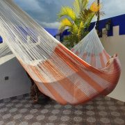 Hamaca crochet naranja y crudo