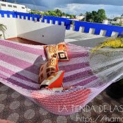 Hamaca maya crochet morado y blanco